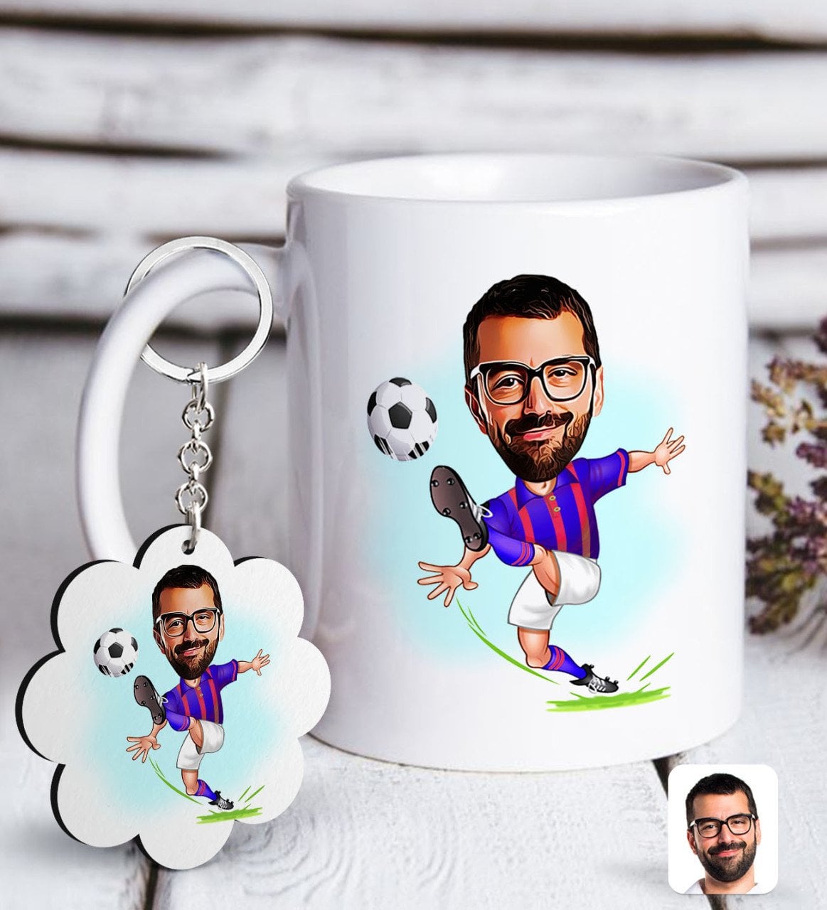 Kişiye Özel Bordo Mavi Futbolcu Karikatürlü Beyaz Kupa ve Anahtarlık Hediye Seti