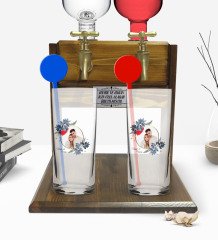 Kişiye Özel Renkli Baskılı İsimli Fotoğraflı İkili Vodka Bardağı ve Çift Musluklu Doğal Ahşap Vodka Standı-34