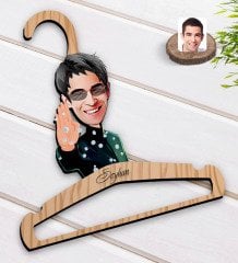 Kişiye Özel Matrix Neo Karikatürlü Standart Boy Ahşap Elbise Askısı-1