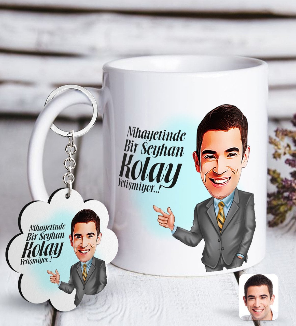 Kişiye Özel Erkek Kolay Yetişmiyor Karikatürlü Beyaz Kupa ve Anahtarlık Hediye Seti-2