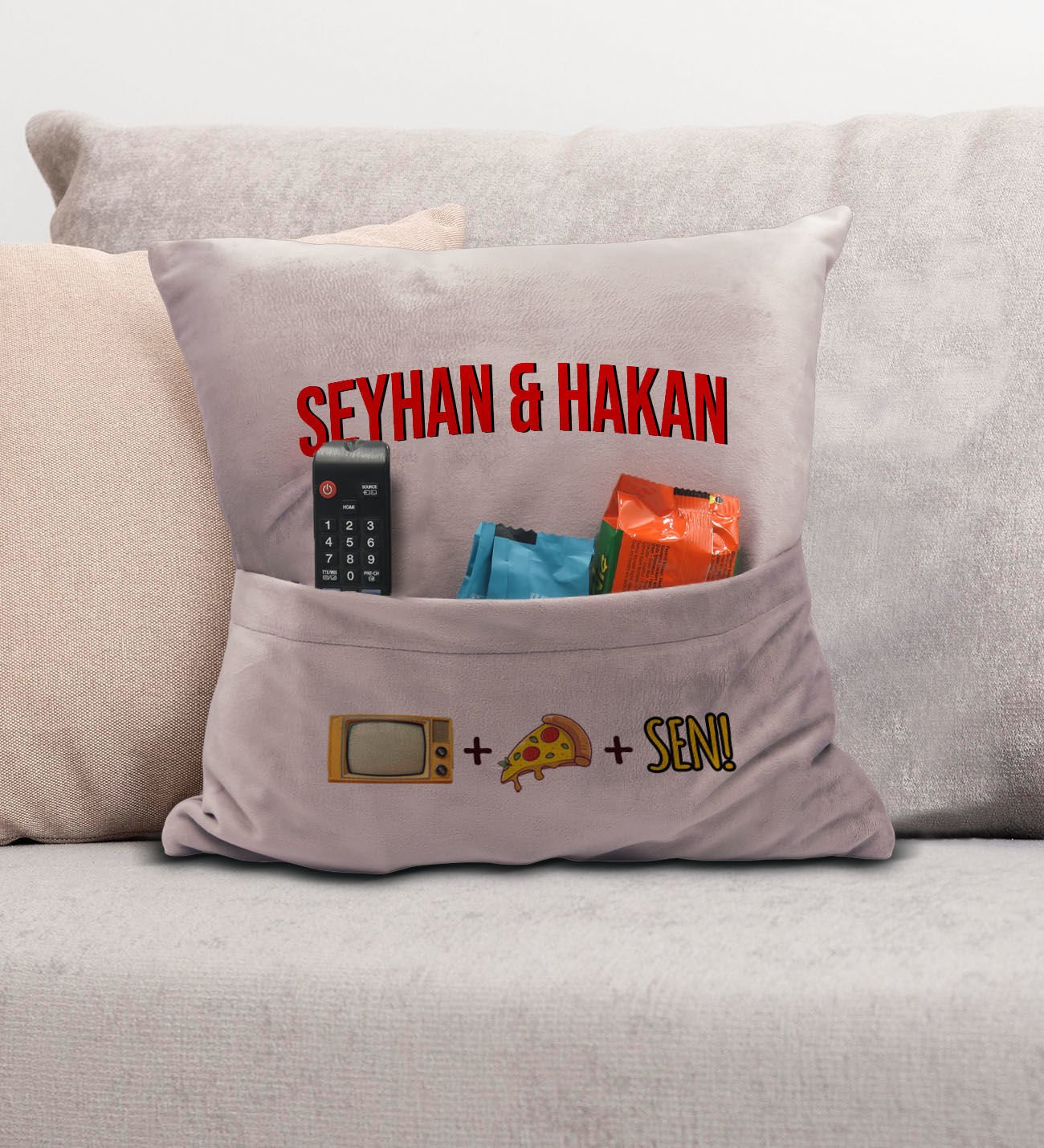 BK Gift Kişiye Özel Tasarımlı Organizer Kumanda ve Atıştırmalık Cepli Pembe Kırlent Yastık- 2, Ev Dekoru, Ev Hediyesi
