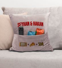 BK Gift Kişiye Özel Tasarımlı Organizer Kumanda ve Atıştırmalık Cepli Pembe Kırlent Yastık- 2, Ev Dekoru, Ev Hediyesi