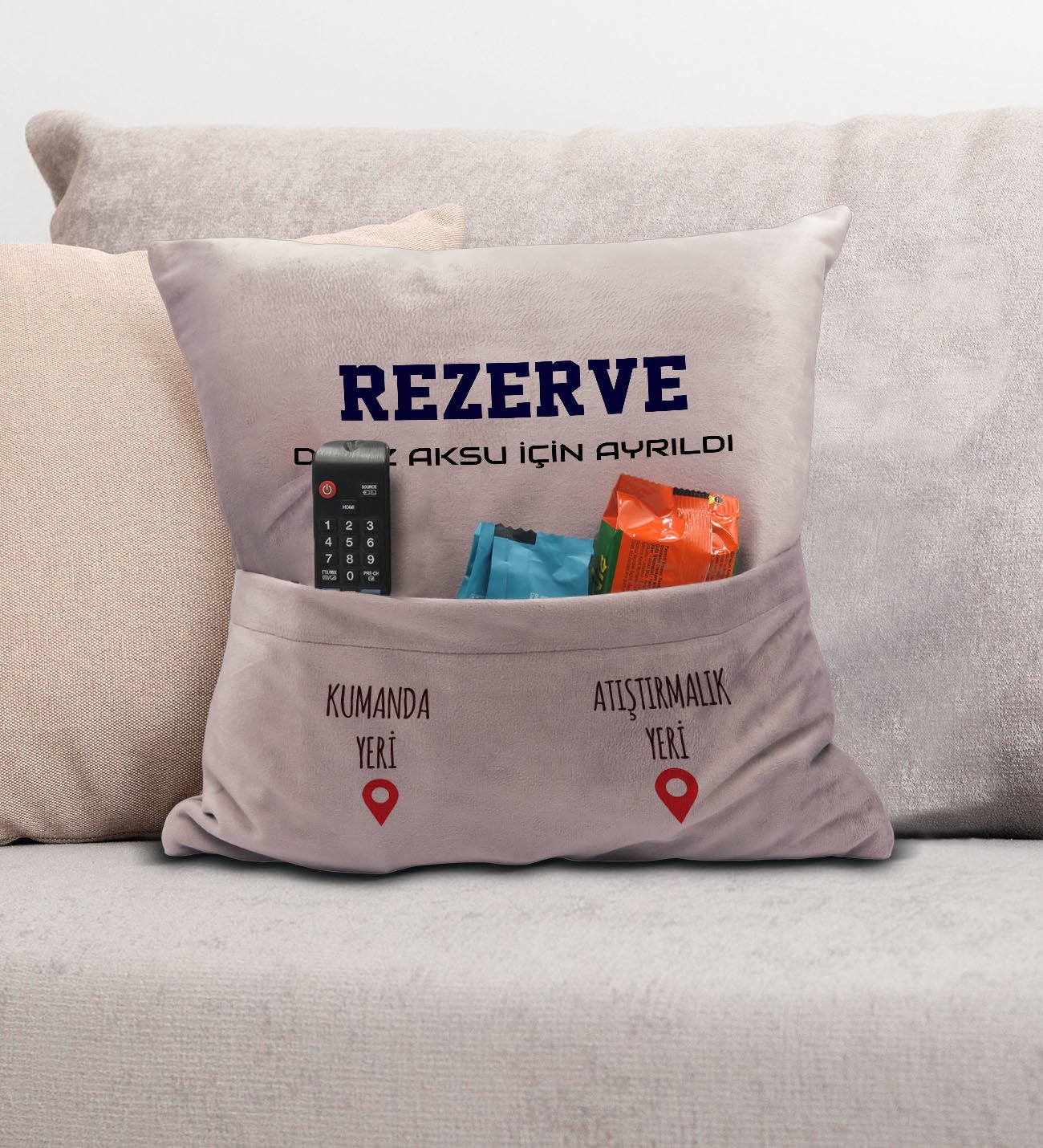 BK Gift Kişiye Özel Tasarımlı Organizer Kumanda ve Atıştırmalık Cepli Pembe Kırlent Yastık- 3, Ev Dekoru, Ev Hediyesi
