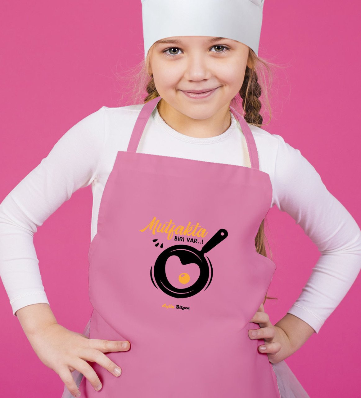 Kişiye Özel Mutfakta Biri Var Tasarımlı Kız Çocuk Pembe Mutfak Önlüğü-1
