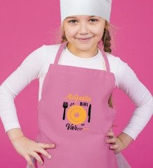 Kişiye Özel Mutfakta Biri Var Tasarımlı Kız Çocuk Pembe Mutfak Önlüğü-3