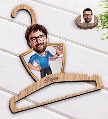 Kişiye Özel Antrenör Karikatürlü Standart Boy Ahşap Elbise Askısı-1