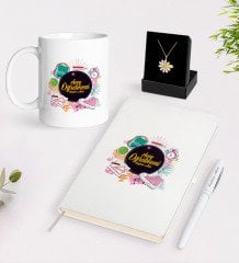 Kişiye Özel Sınıf Öğretmeni Beyaz Kupa Defter Kalem ve İsimli Papatya Kolye Hediye Seti-15