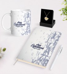 Kişiye Özel Sınıf Öğretmeni Beyaz Kupa Defter Kalem ve İsimli Papatya Kolye Hediye Seti-16