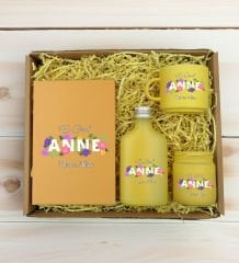 BK Gift Kişiye Özel İsimli DTF Anne Temalı Sarı Defter & Kahve Fincanı & Kolonya & Mum Hediye Seti-3, Anneye Hediye, Anneler Günü Hediyesi