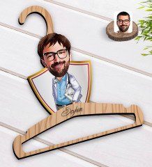 Kişiye Özel Erkek Doktor Karikatürlü Standart Boy Ahşap Elbise Askısı-8
