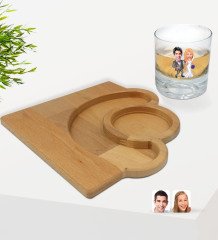 Kişiye Özel Evleniyoruz Karikatürlü Viski Bardağı ve Doğal Masif Ahşap Yarım Ay Sunum Tabağı Çerezlik Hediye Seti-6