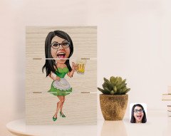 Kişiye Özel Kadın Karikatürlü Otantik Masaüstü Ahşap Palet Çerçeve-30