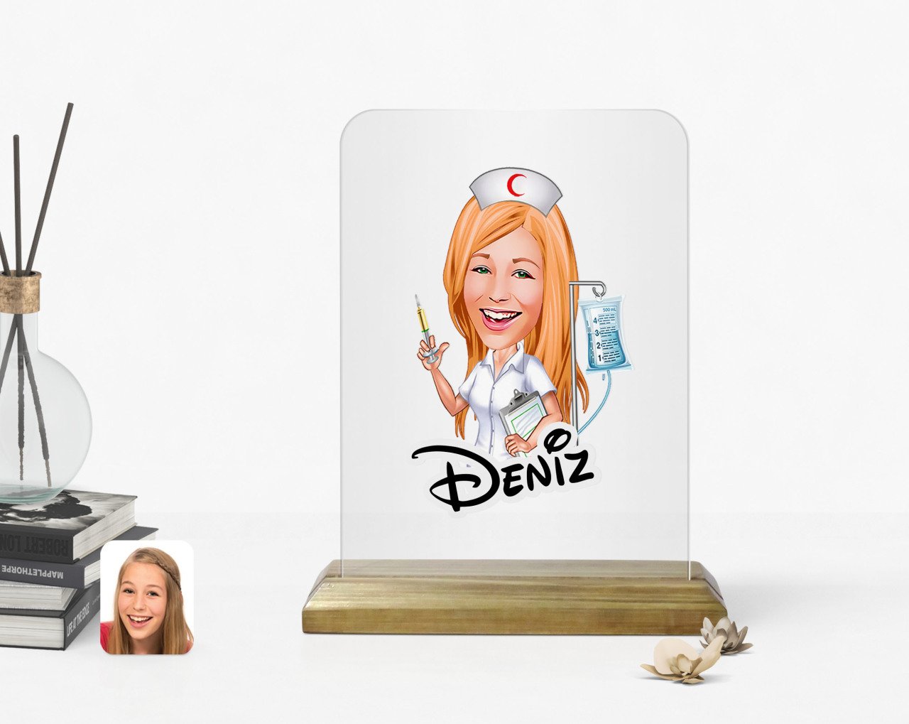Kişiye Özel Hemşire Karikatürlü Ahşap Standlı Çerçeve-2