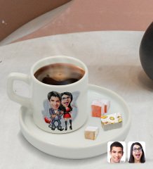 Kişiye Özel Sunum Tabaklı Sevgililer Karikatürlü Türk Kahvesi Fincanı Model 1