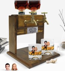 Kişiye Özel Renkli Baskılı Sevgililer Karikatürlü İkili Viski Bardağı ve Çift Musluklu Doğal Ahşap Viski Standı-15
