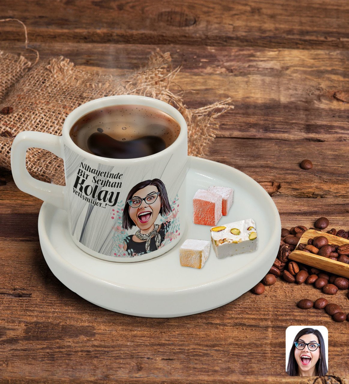 Kişiye Özel Sunum Tabaklı Kadın Kolay Yetişmiyor Karikatürlü Türk Kahvesi Fincanı Model 8