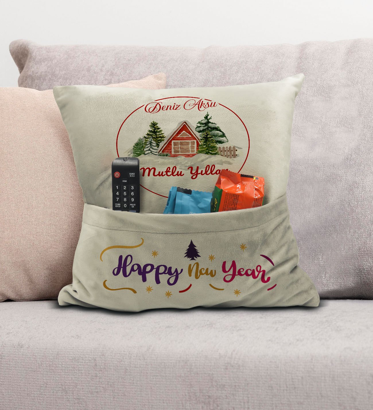 BK Gift Kişiye Özel Yılbaşı Tasarımlı Organizer Kumanda ve Atıştırmalık Cepli Krem Kırlent Yastık, Yılbaşı Hediyesi- 3, Yeni Yıl Hediyeleri