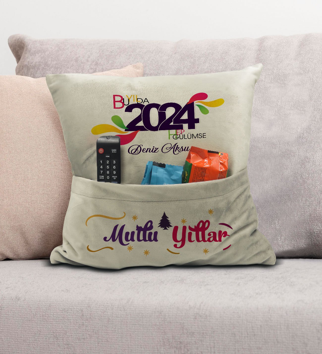 BK Gift Kişiye Özel Yılbaşı Tasarımlı Organizer Kumanda ve Atıştırmalık Cepli Krem Kırlent Yastık, Yılbaşı Hediyesi- 5, Yeni Yıl Hediyeleri