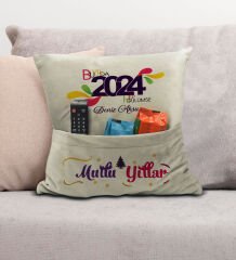 BK Gift Kişiye Özel Yılbaşı Tasarımlı Organizer Kumanda ve Atıştırmalık Cepli Krem Kırlent Yastık, Yılbaşı Hediyesi- 5, Yeni Yıl Hediyeleri
