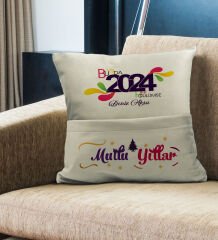 BK Gift Kişiye Özel Yılbaşı Tasarımlı Organizer Kumanda ve Atıştırmalık Cepli Krem Kırlent Yastık, Yılbaşı Hediyesi- 5, Yeni Yıl Hediyeleri