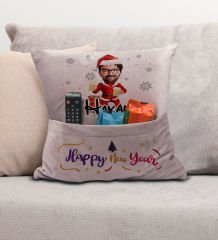 BK Gift Kişiye Özel Yılbaşı Karikatür Tasarımlı Organizer Kumanda ve Atıştırmalık Cepli Pembe Kırlent Yastık- 8, Yılbaşı Hediyesi, Yeni Yıl Hediyeleri