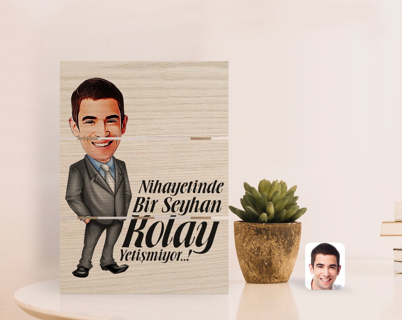 Kişiye Özel Erkek Kolay Yetişmiyor Karikatürlü Otantik Masaüstü Ahşap Palet Çerçeve-1