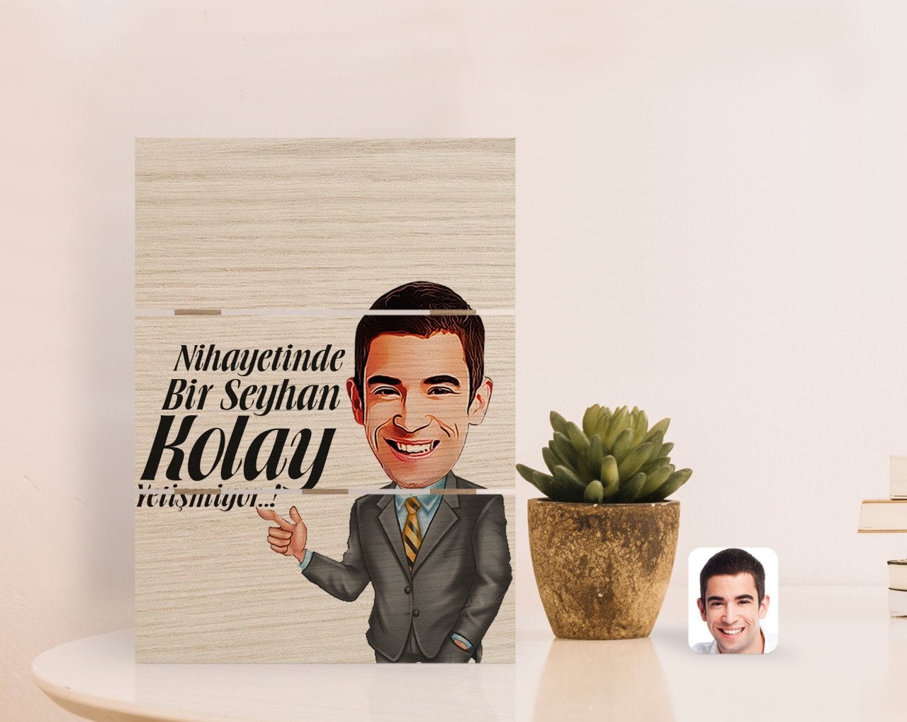Kişiye Özel Erkek Kolay Yetişmiyor Karikatürlü Otantik Masaüstü Ahşap Palet Çerçeve-2