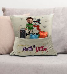 BK Gift Kişiye Özel Yılbaşı Karikatür Tasarımlı Organizer Kumanda ve Atıştırmalık Cepli Krem Kırlent Yastık- 9, Yılbaşı Hediyesi, Yeni Yıl Hediyeleri