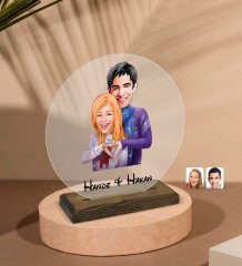 Kişiye Özel Sevgililer Karikatürlü Yuvarlak Ahşap Standlı Biblo-89