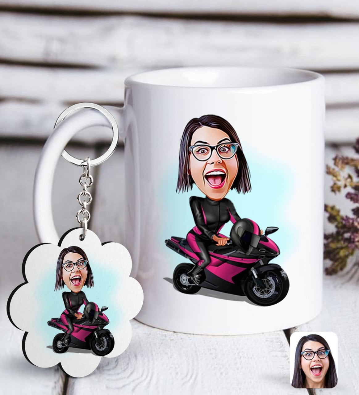 Kişiye Özel Bayan Motorcu Karikatürlü Beyaz Kupa ve Anahtarlık Hediye Seti