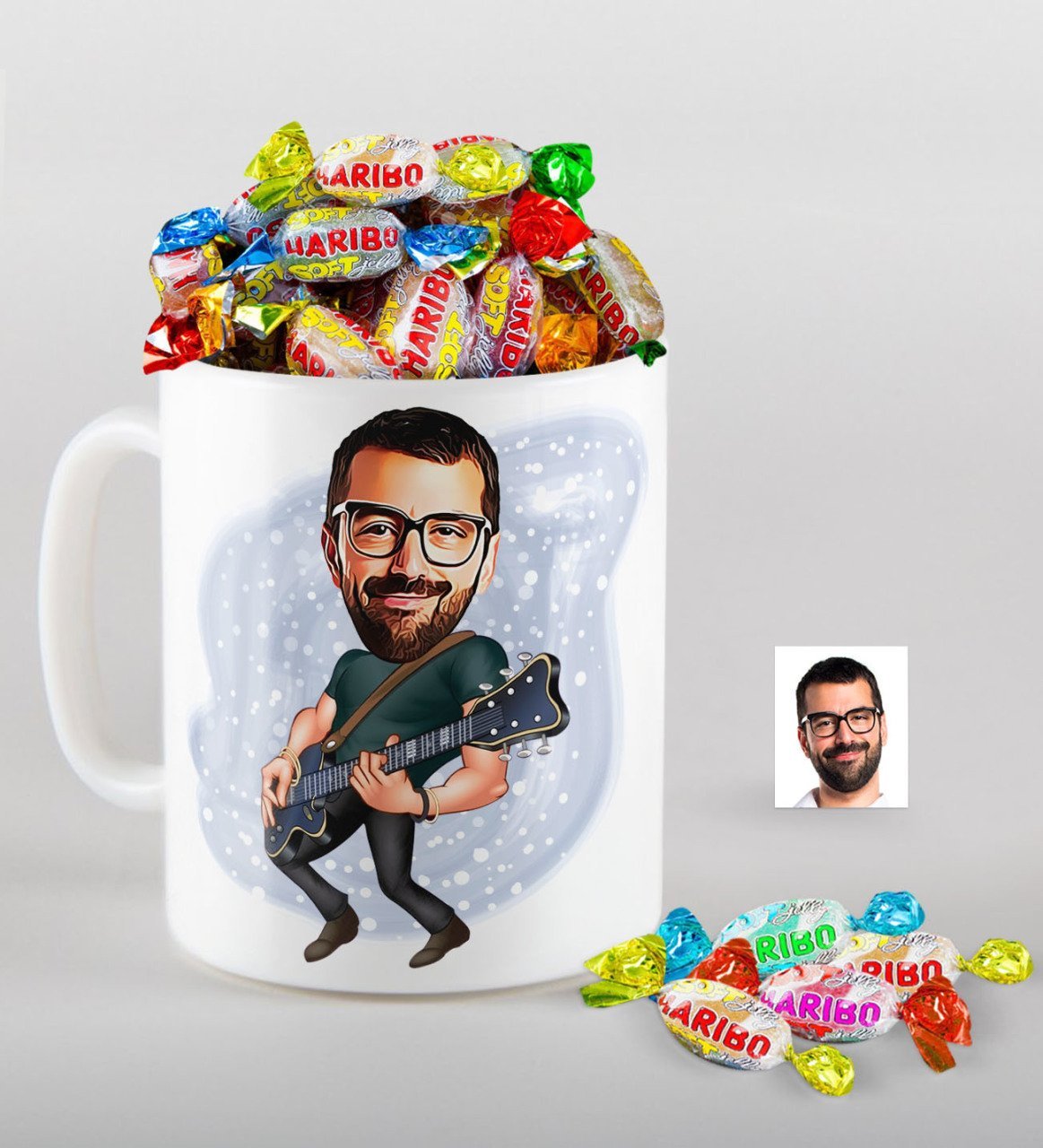 Kişiye Özel Bay Gitarist Karikatürlü Kupa ve Haribo Fruitbons Şeker Hediye Seti