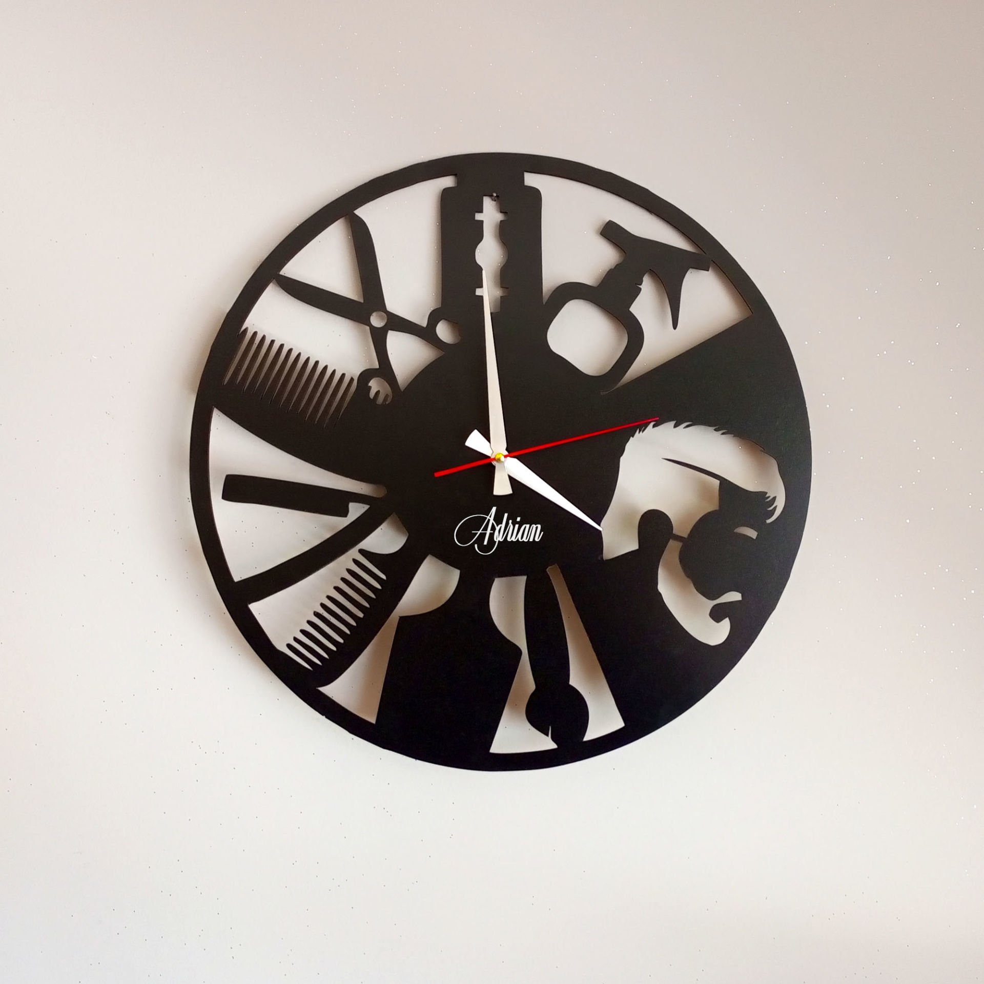 BK Gift Kişiye Özel İsimli Berber Tasarımlı Dekoratif 45cm Ahşap Duvar Saati-1 , Ev hediyesi , Arkadaşa Hediye , Sevgiliye Hediye