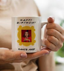 BK Gift Kişiye Özel Friends Kapı Çerçevesi Tasarımlı Happy Birthday Beyaz Kupa Bardak