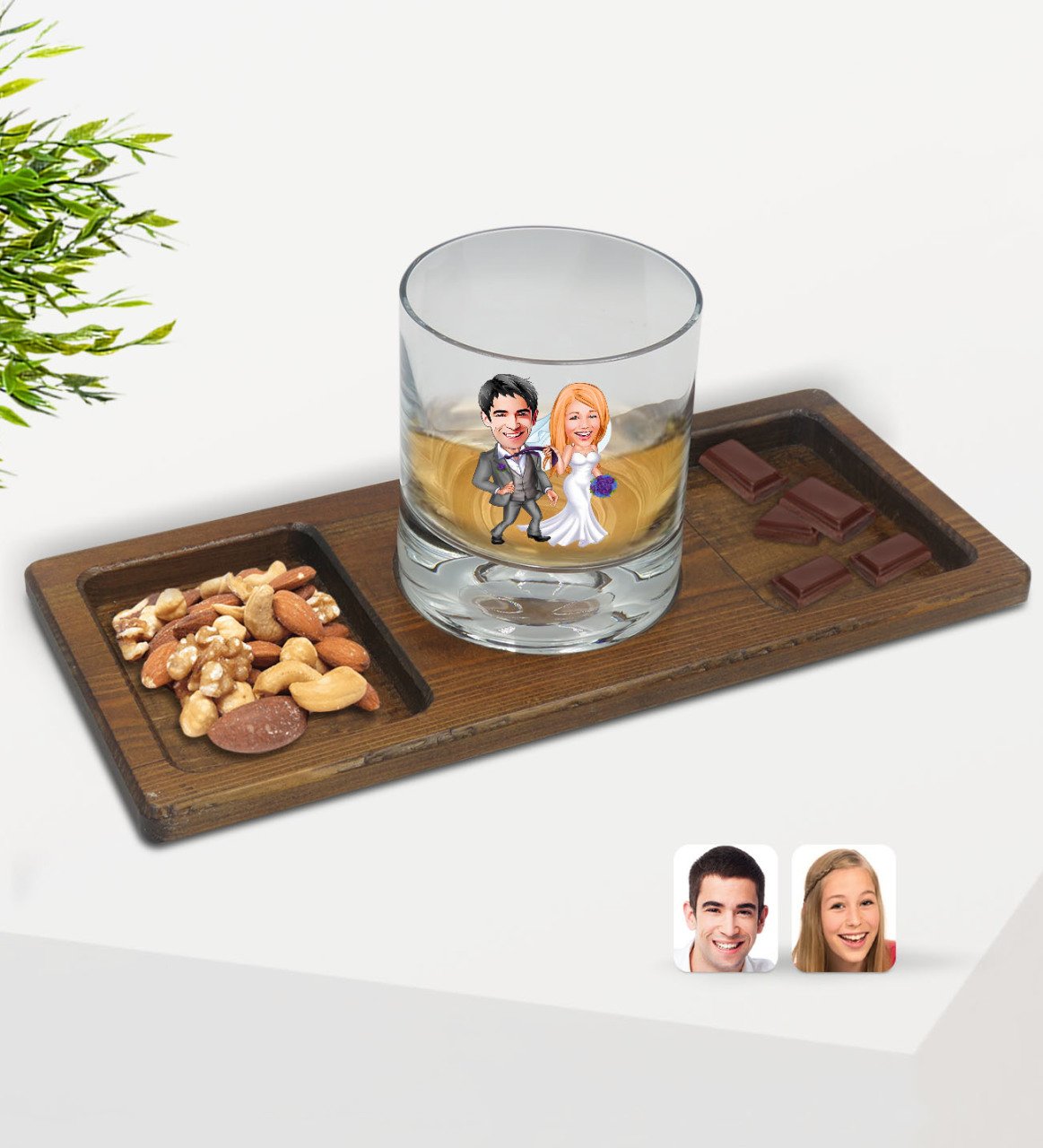 Kişiye Özel Evleniyoruz Karikatürlü Viski Bardağı ve Doğal Masif Ahşap Dikdörtgen Sunum Tabağı Çerezlik Hediye Seti-6