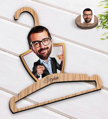 Kişiye Özel Erkek Karikatürlü Standart Boy Ahşap Elbise Askısı-50