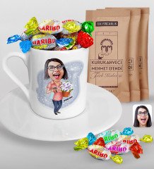 Kişiye Özel Anneler Günü Temalı Ev Hanımı Anne Karikatürlü Türk Kahvesi Fincanı Mehmet Efendi Kahve ve Haribo Şeker Hediye Seti-2
