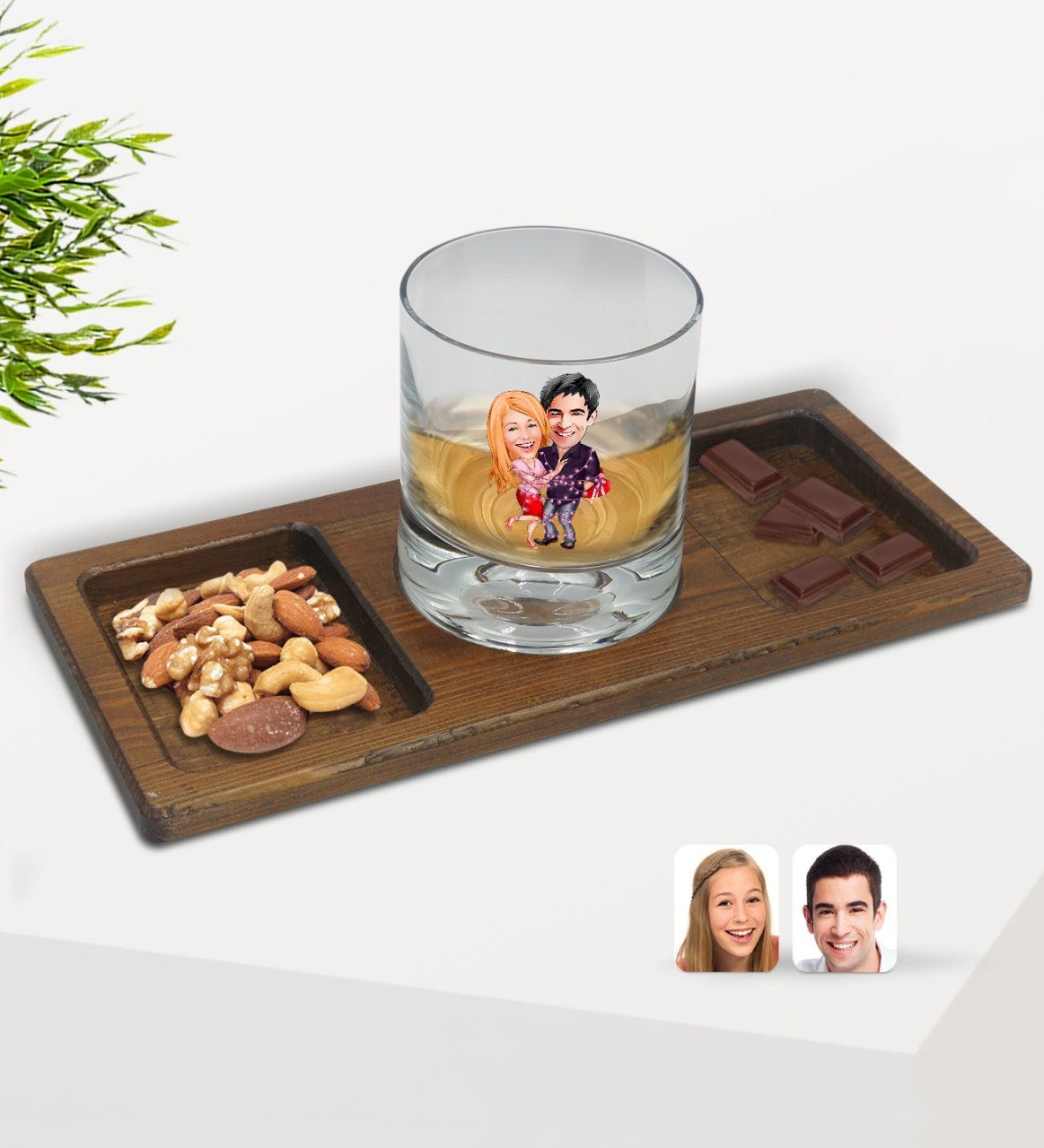 Kişiye Özel Sevgililer Karikatürlü Viski Bardağı ve Doğal Masif Ahşap Dikdörtgen Sunum Tabağı Çerezlik Hediye Seti-2