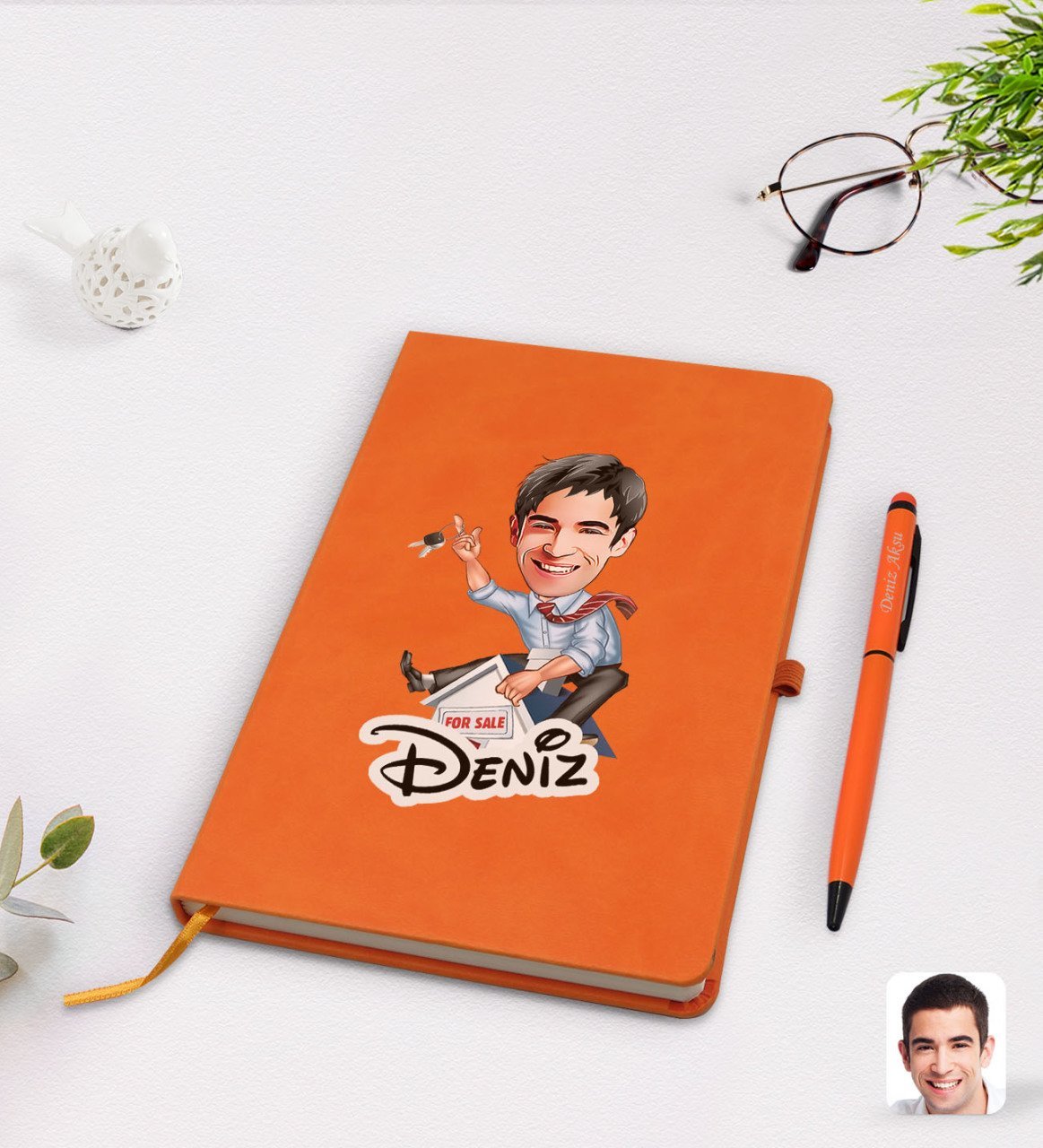 Kişiye Özel Erkek Emlakçı Karikatürlü Turuncu Termo Deri Defter Kalem Seti Model 1