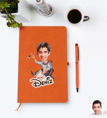 Kişiye Özel Erkek Emlakçı Karikatürlü Turuncu Termo Deri Defter Kalem Seti Model 1