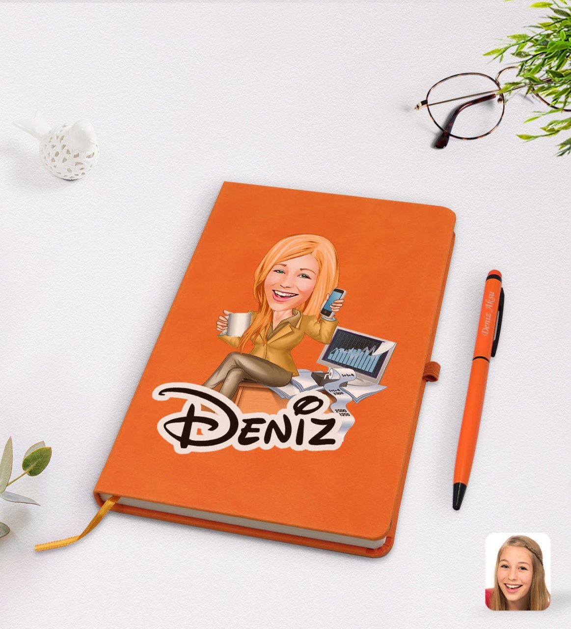 Kişiye Özel Kadın Muhasebeci Karikatürlü Turuncu Termo Deri Defter Kalem Seti Model 1