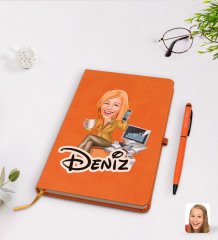 Kişiye Özel Kadın Muhasebeci Karikatürlü Turuncu Termo Deri Defter Kalem Seti Model 1