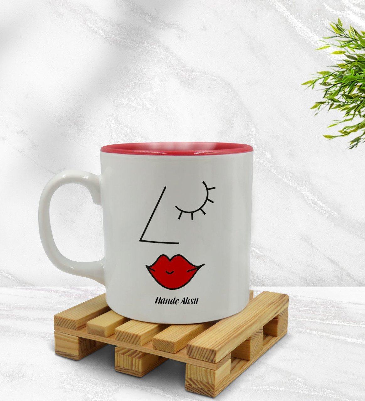 Kişiye Özel Picasso Kadın Figürlü İçi Kırmızı Renkli Kupa Bardak Model 1