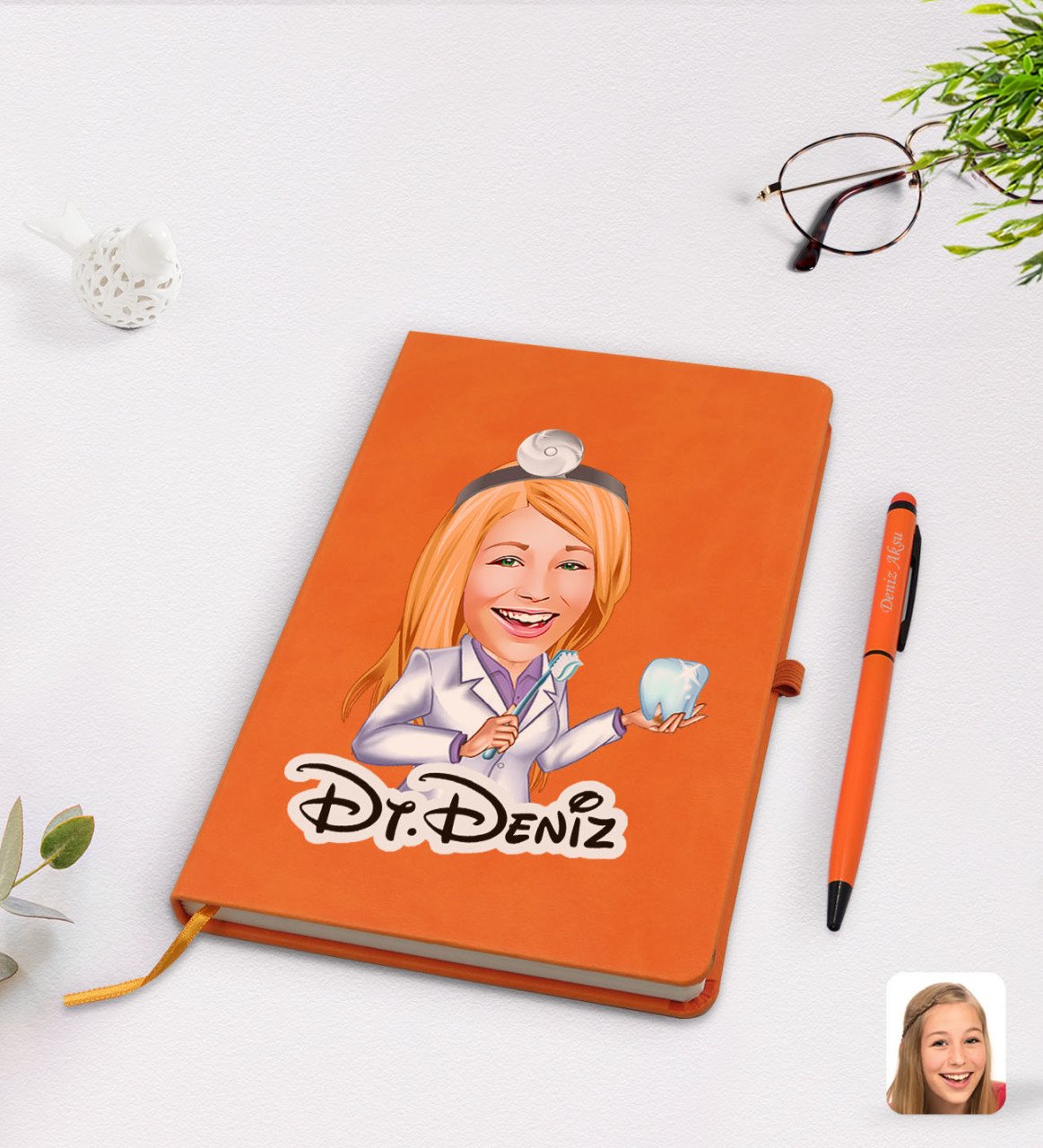 Kişiye Özel Kadın Diş Hekimi Karikatürlü Turuncu Termo Deri Defter Kalem Seti Model 1