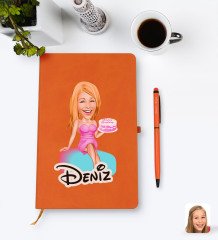 Kişiye Özel Kadın Doğum Günü Karikatürlü Turuncu Termo Deri Defter Kalem Seti Model 2