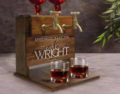 BK Gift Kişiye Özel Kabartma İsimli Çift Musluklu Doğal Ahşap Viski Standı, İçki Standı, Doğum Günü Hediyesi, Ev Hediyesi, Erkek Hediye-8
