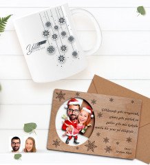 Kişiye Özel Mutlu Yıllar Kupa Bardak ve Retro Ahşap Yılbaşı Tebrik Kartı Hediye Seti-4F