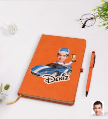 Kişiye Özel Erkek Rallici Karikatürlü Turuncu Termo Deri Defter Kalem Seti Model 1