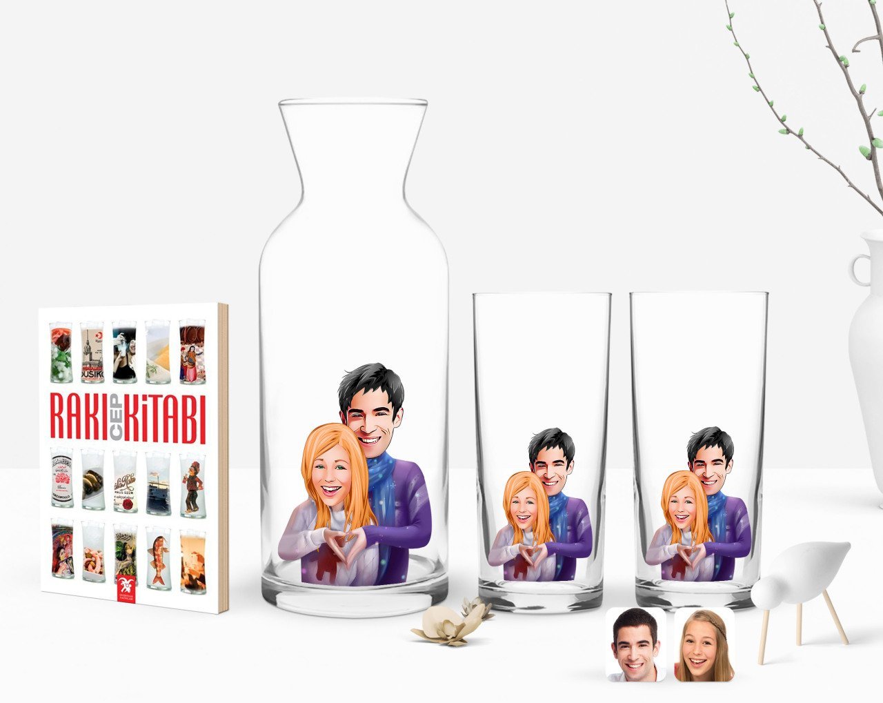 Kişiye Özel Renkli Baskılı Sevgililer Karikatürlü İkili Rakı Bardağı Karaf ve Cep Kitabı Hediye Seti-89