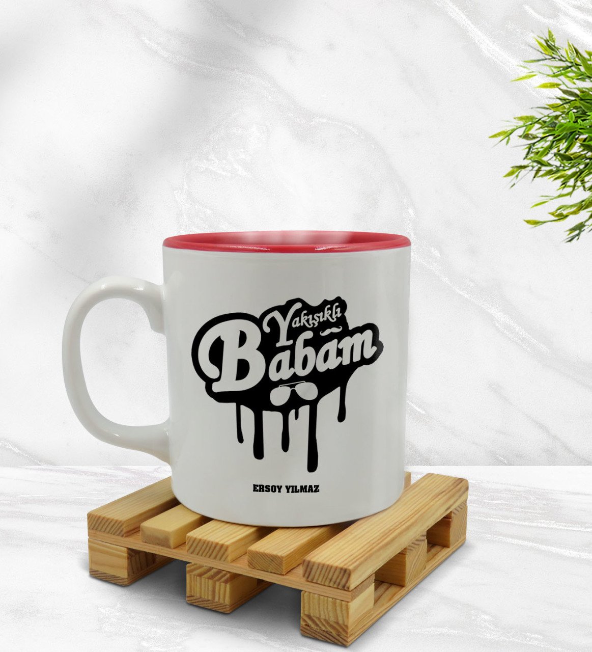 Kişiye Özel Yakışıklı Babam Tasarımlı İçi Kırmızı Renkli Kupa Bardak Model 1