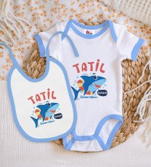BK Kids Kişiye Özel Tatil Zamanı Tasarımlı Mavi Bebek Body Zıbın ve Mama Önlüğü Hediye Seti